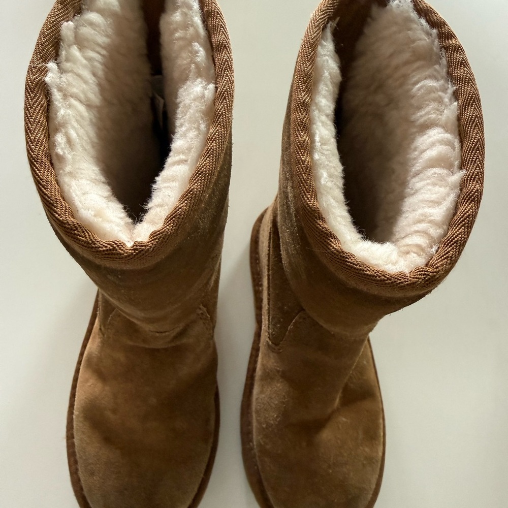 UGG Kids Chestnut Suede Shearling-Lined Winter Boots